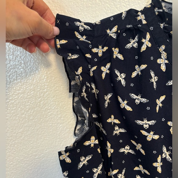 LOFT | Flutter Sleeveless Blouse | Medium - Picture 2 of 7